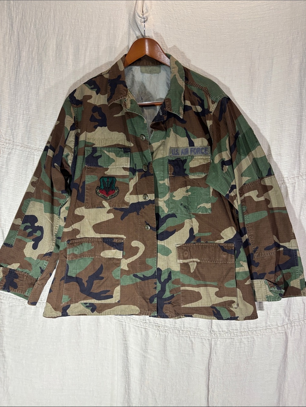 Vintage 90s US Air Force Woodland Camo BDU Jacket Large Regular Patches Gorpcore